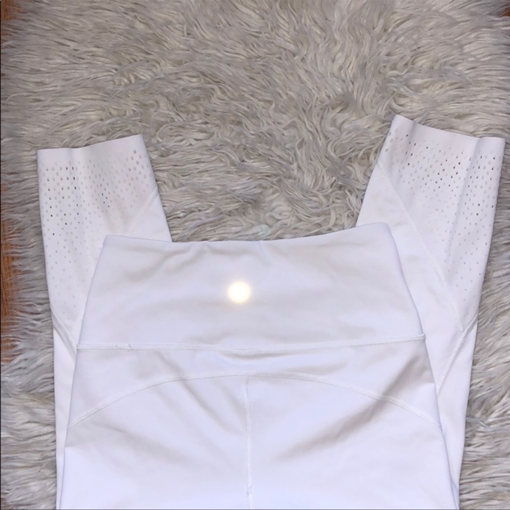 White lululemon leggings